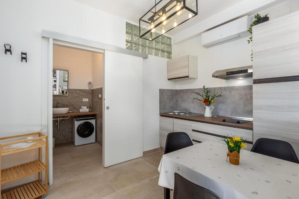 Trbović Apartments Peaceful stay with Free Parking, Pet-Friendly, and Bike Storage in Umag - 5