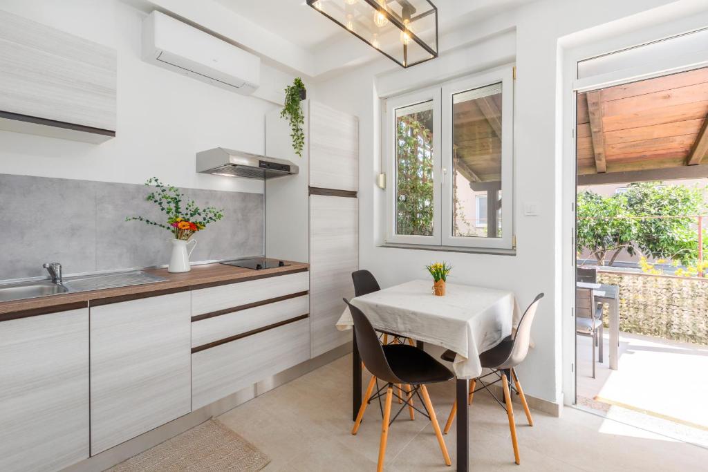 Trbović Apartments Peaceful stay with Free Parking, Pet-Friendly, and Bike Storage in Umag - 2