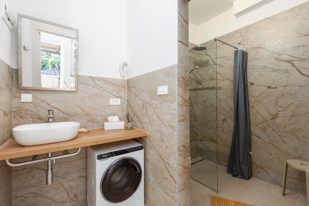 Trbović Apartments Peaceful stay with Free Parking, Pet-Friendly, and Bike Storage in Umag - 7