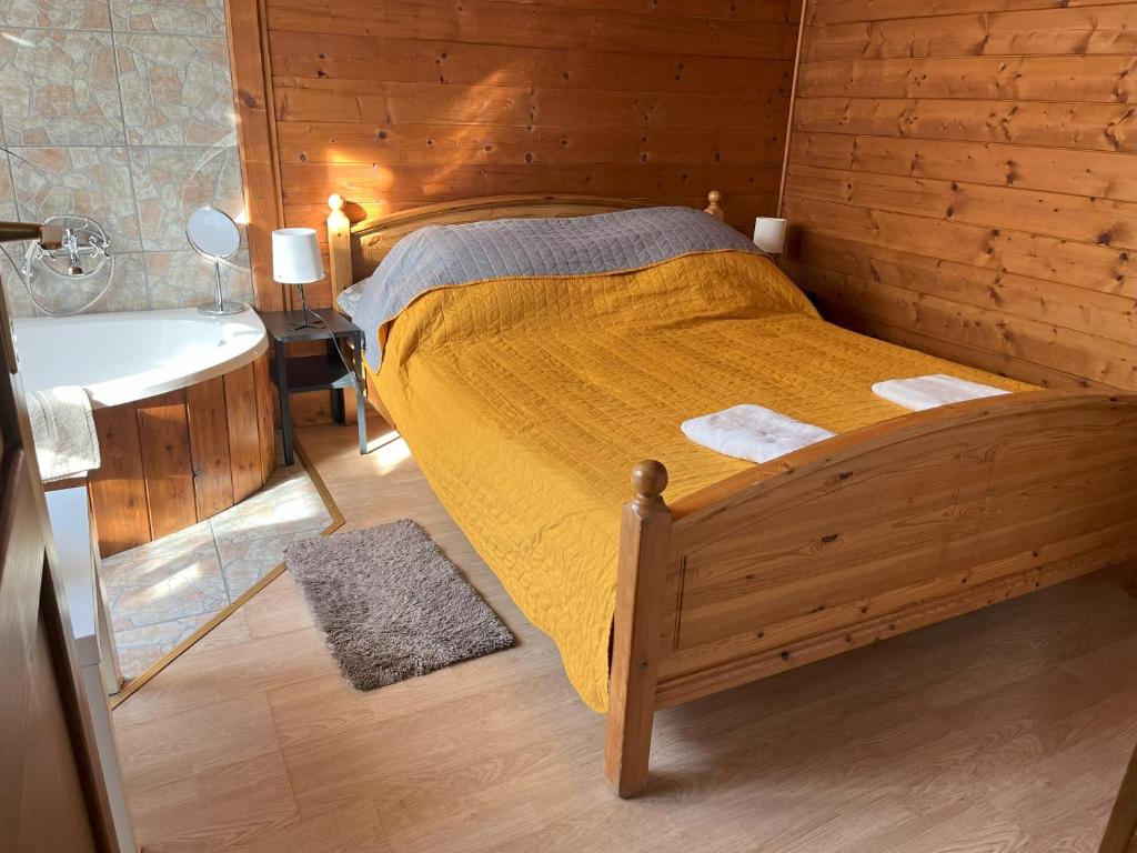 Postel nebo postele na pokoji v ubytování Idill Üdülőház