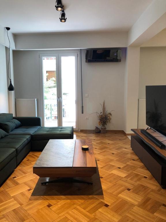 3 BD apart in the center of Athens 2min from metro