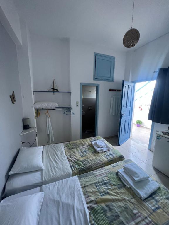 Postel nebo postele na pokoji v ubytování Hotel Glaros Lipsi