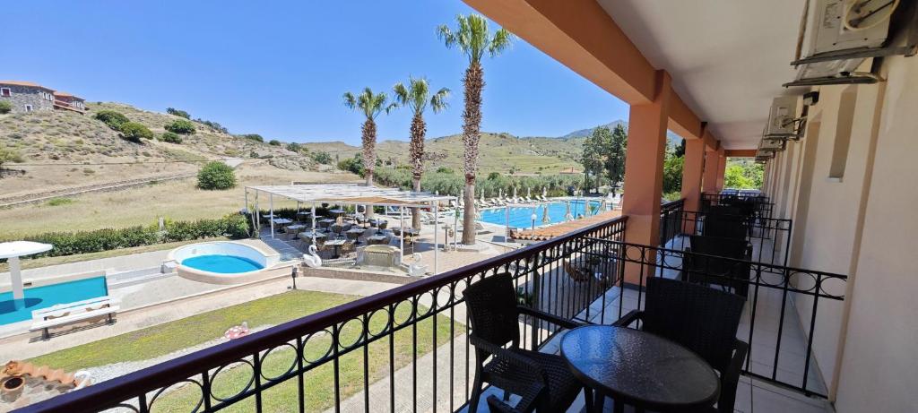 Bazén v ubytování Hotel Marilena nebo v jeho okolí