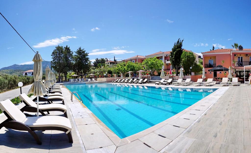 Bazén v ubytování Hotel Marilena nebo v jeho okolí