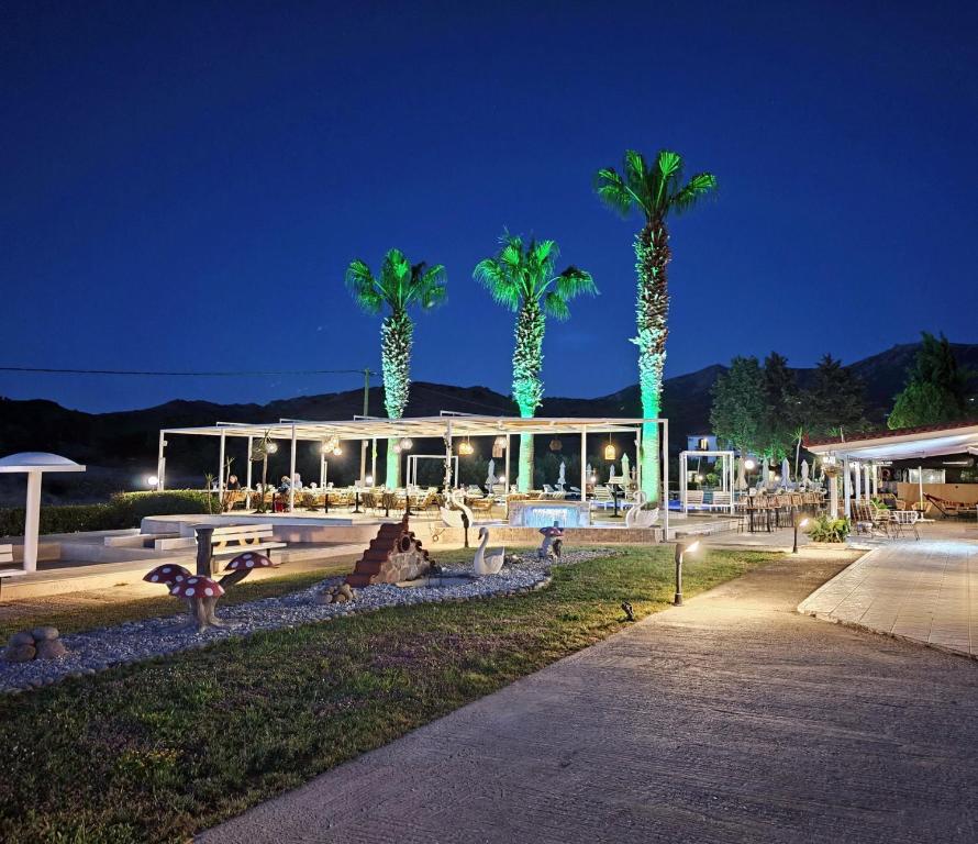 Bazén v ubytování Hotel Marilena nebo v jeho okolí