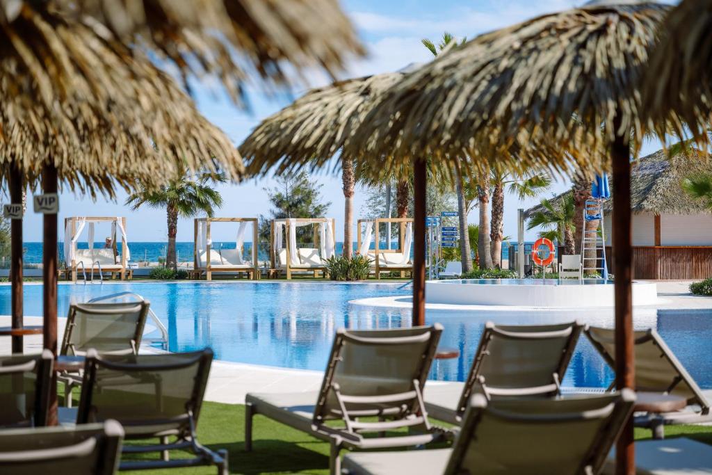 Bazén v ubytování Hotel Tahití Playa nebo v jeho okolí