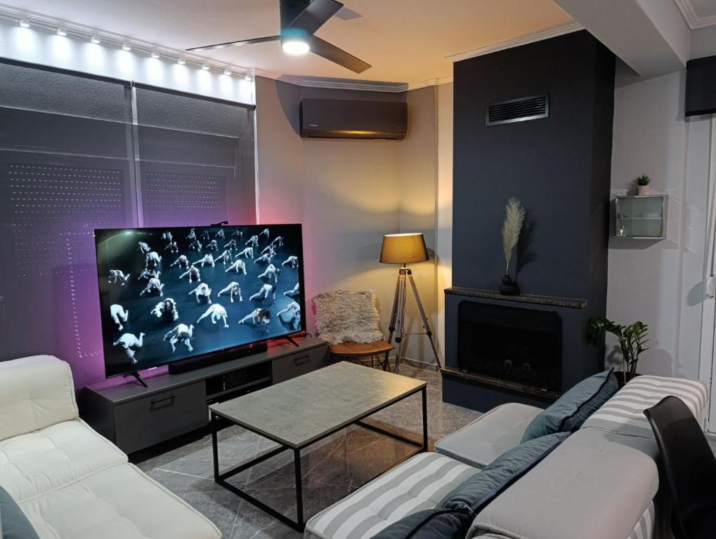 TV a/nebo společenská místnost v ubytování Sountou home