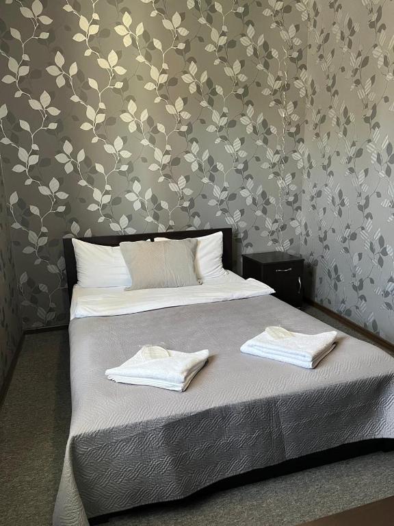 Llit o llits en una habitació de Hotel Eight