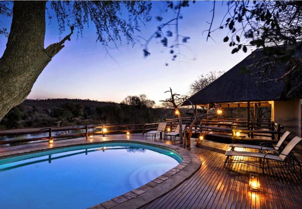 Bazén v ubytování Nyati Safari Lodge nebo v jeho okolí