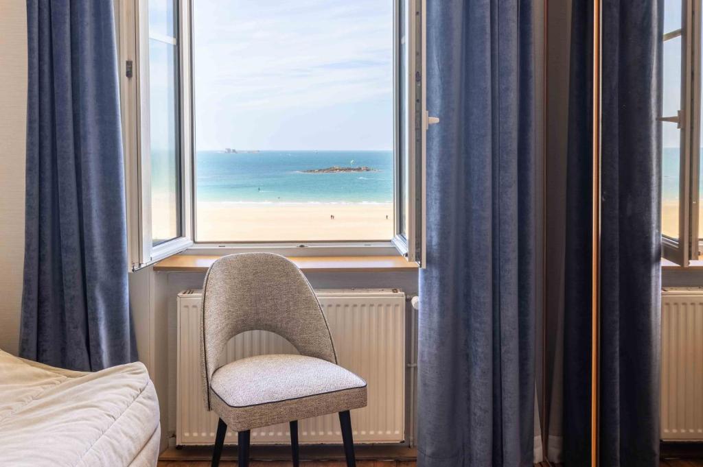 Nespecifikovaný výhled na moře nebo výhled na moře při pohledu z hotelu