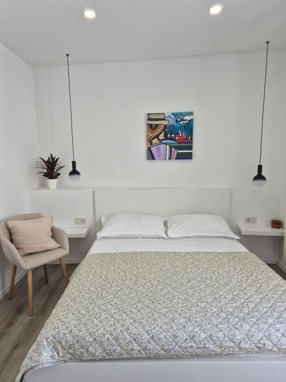 Postel nebo postele na pokoji v ubytování La La Lalic house