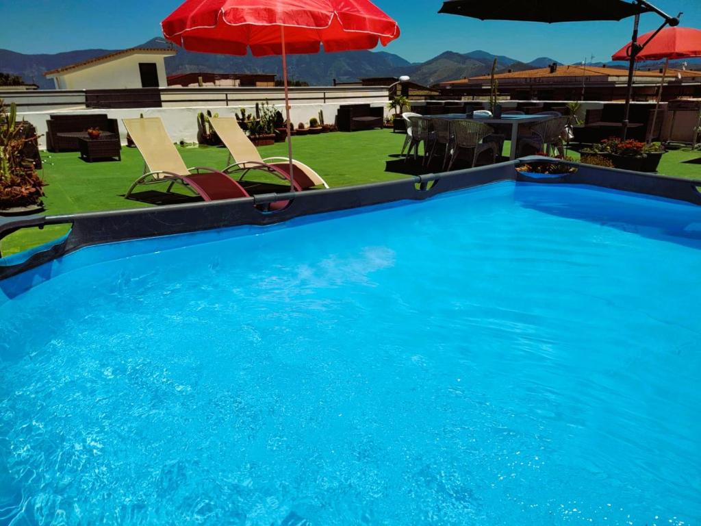 Piscina de la sau aproape de Palazzo Di Donna panoramic terraces and private parking strategic to Amalfi Coast, Pompei, Napoli