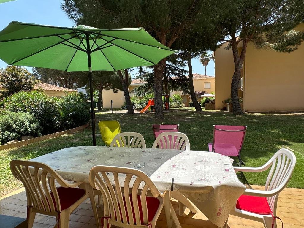 Κήπος έξω από το T2 RDC à Canet en Roussillon Europa 4 pers ,piscine,clim, tennis, parking