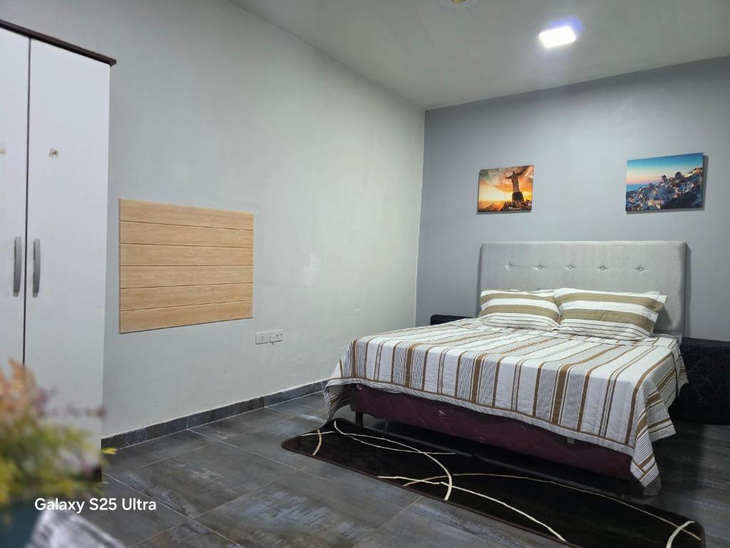 Postel nebo postele na pokoji v ubytování Ivy House Apart Hotel
