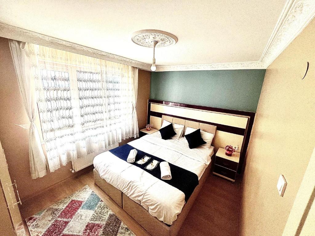 Postel nebo postele na pokoji v ubytování Taksim White Mansion Hotel