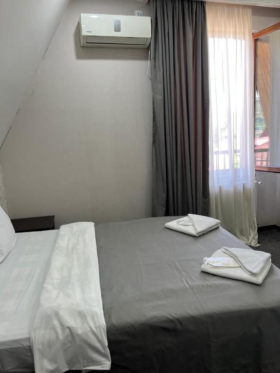 Llit o llits en una habitació de Hotel Eight