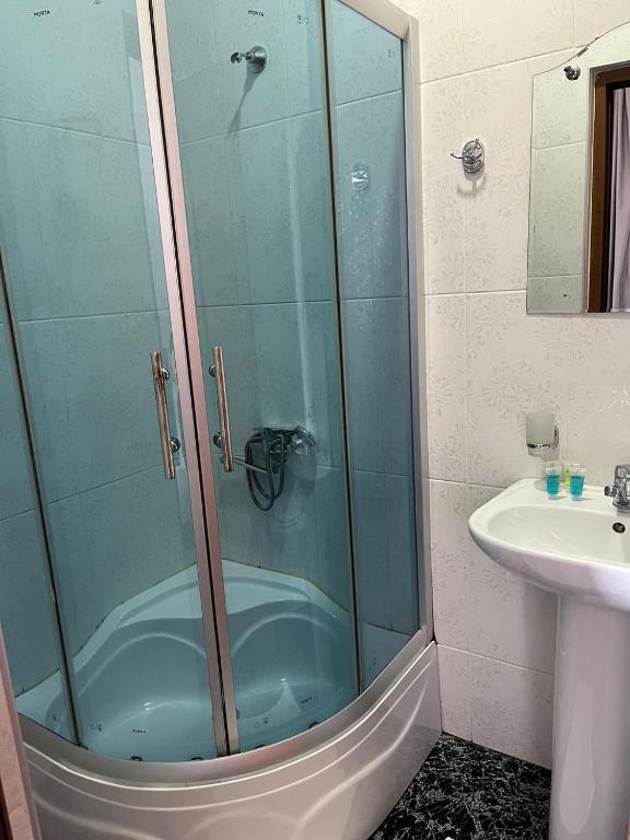 Bany a Hotel Eight