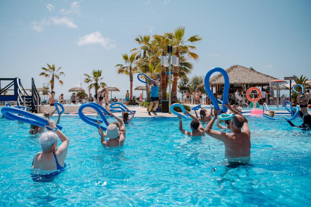 Bazén v ubytování Hotel Tahití Playa nebo v jeho okolí