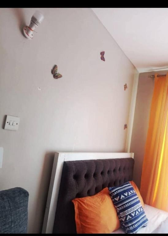 Posezení v ubytování Comfy Studio Apartment with Pool