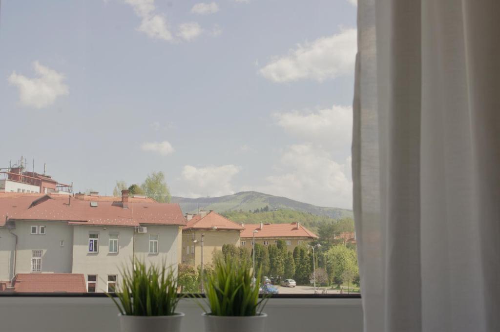 Nespecifikovaný výhled na hory nebo výhled na hory při pohledu z apartmánu