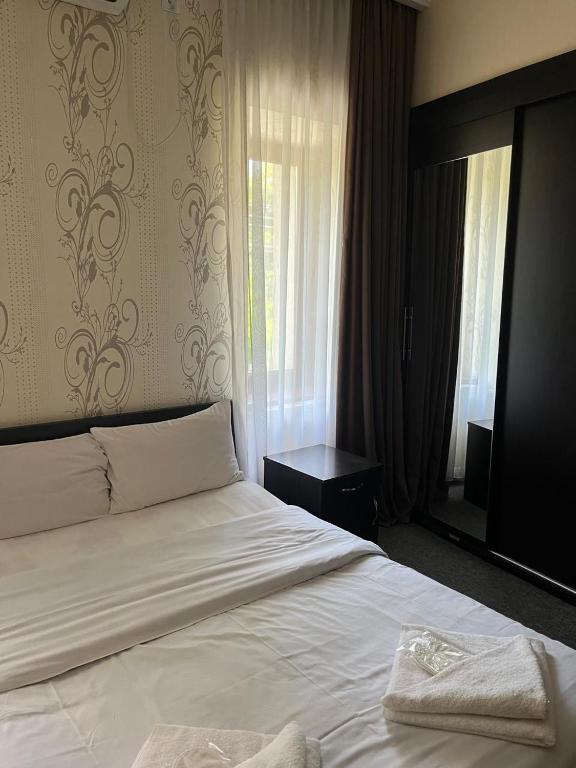 Llit o llits en una habitació de Hotel Eight