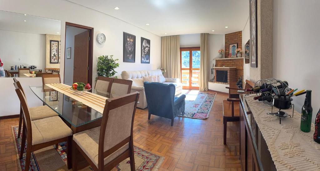 Apartamento Atalaia - 4 quartos - Lareira - Varanda com vista - 1km do centro