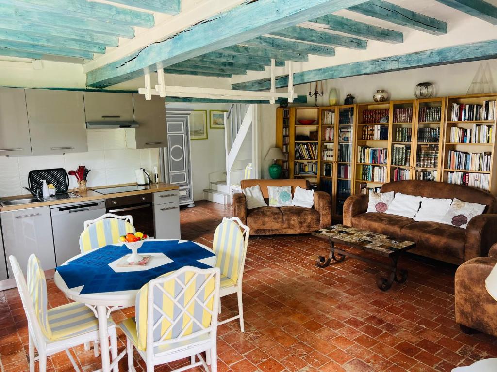 Kuchyň nebo kuchyňský kout v ubytování Le Gîte De L'Ouche Charlot