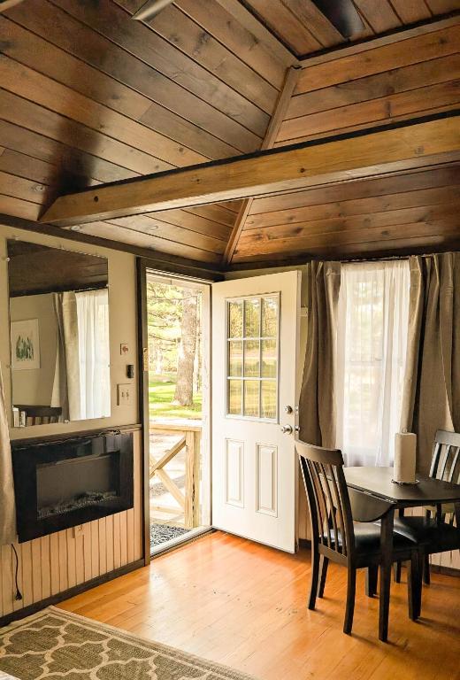 Hinckleys Dreamwood Cottages photo