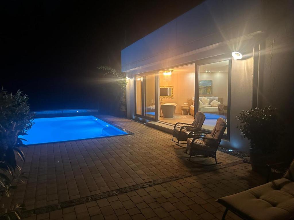 La alberca dentro o cerca de Schilcherland Chalet Südsteiermark