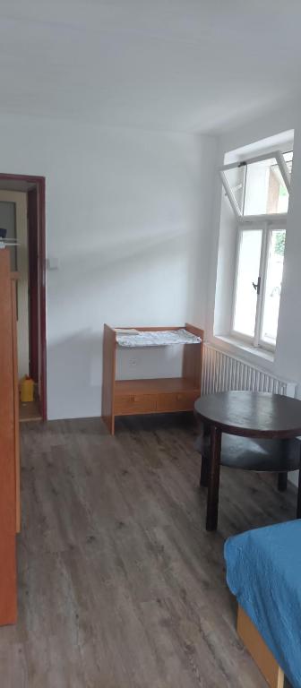Postel nebo postele na pokoji v ubytování Chalupa pod hradem Talmberk