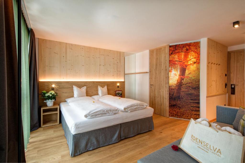 Postel nebo postele na pokoji v ubytování Mountain Design Hotel EdenSelva