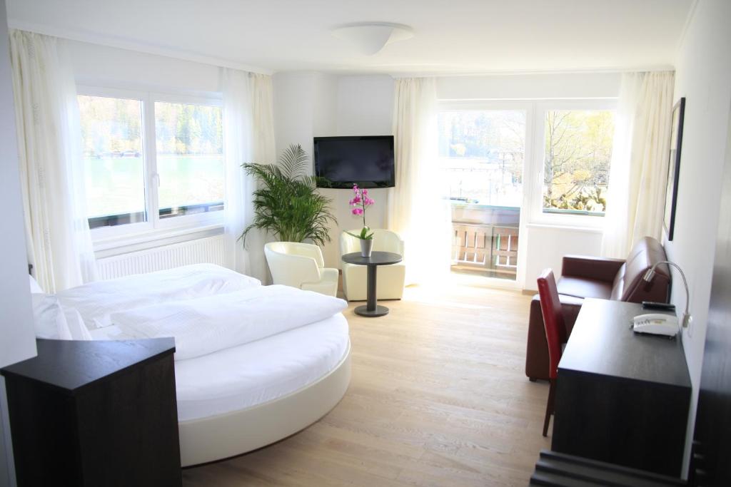 Postel nebo postele na pokoji v ubytování Seehotel Lilly