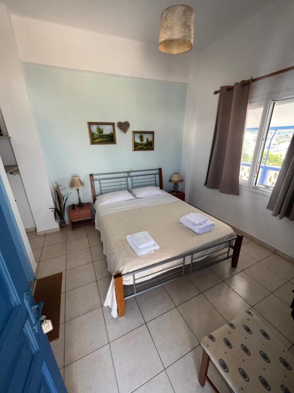 Postel nebo postele na pokoji v ubytování Hotel Glaros Lipsi