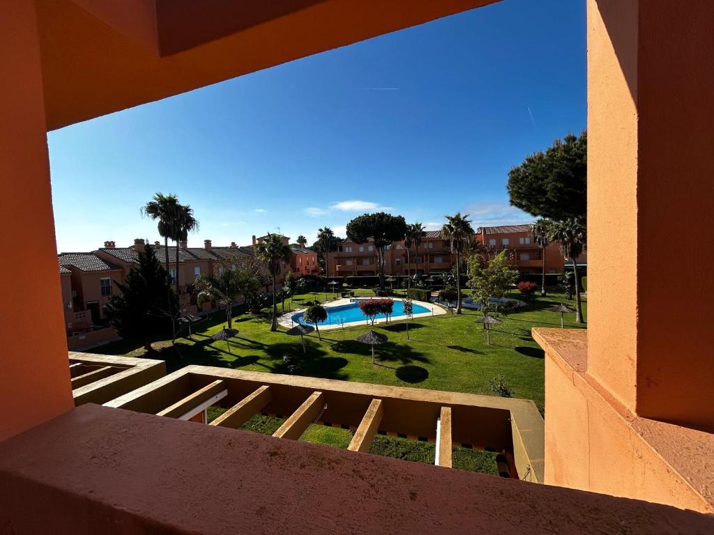 Bazén v ubytování Relax rooftop in the palm trees nebo v jeho okolí