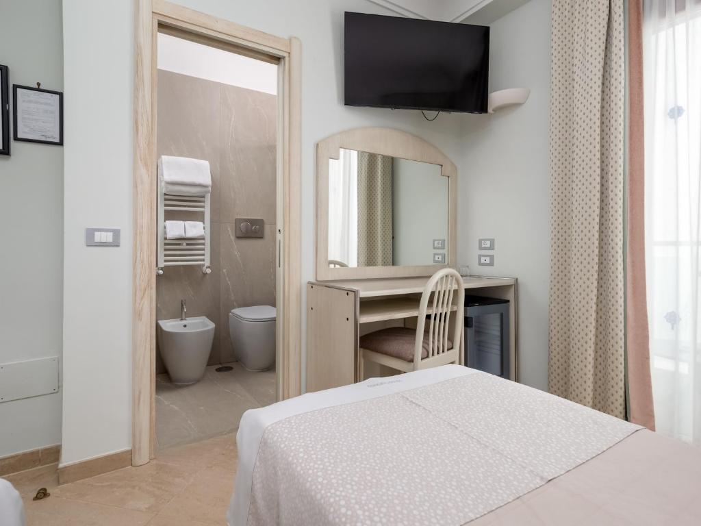 Koupelna v ubytování Hotel Gardenia Sorrento, Ascend Hotel Collection