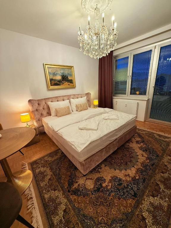 Ένα ή περισσότερα κρεβάτια σε δωμάτιο στο Presidential Suite by Milochev