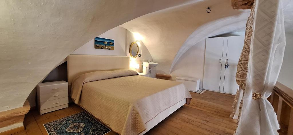 a bedroom with a bed in an attic at La casa del Maestro - Gallipoli - centro storico in Gallipoli
