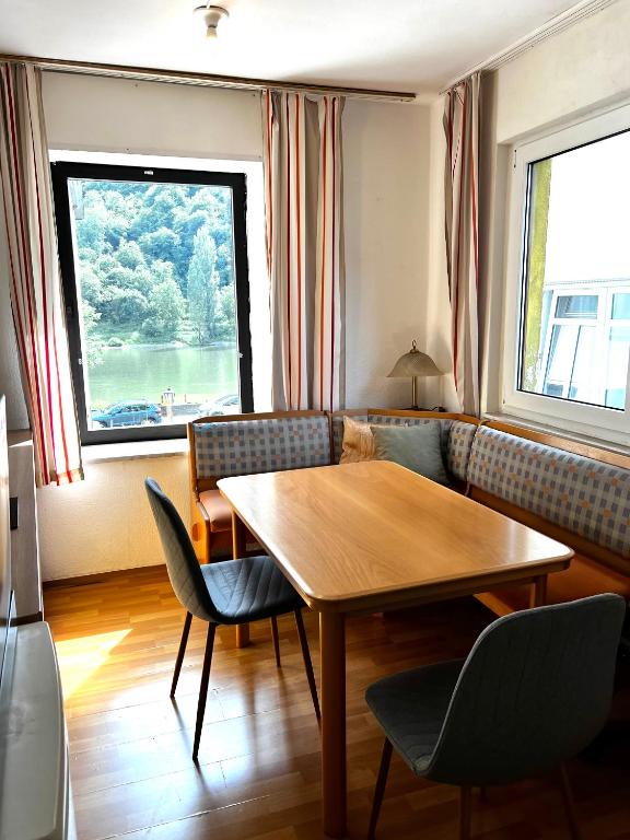 a living room with a table and a couch at Ferienwohnung in Ediger Eller in Ediger-Eller