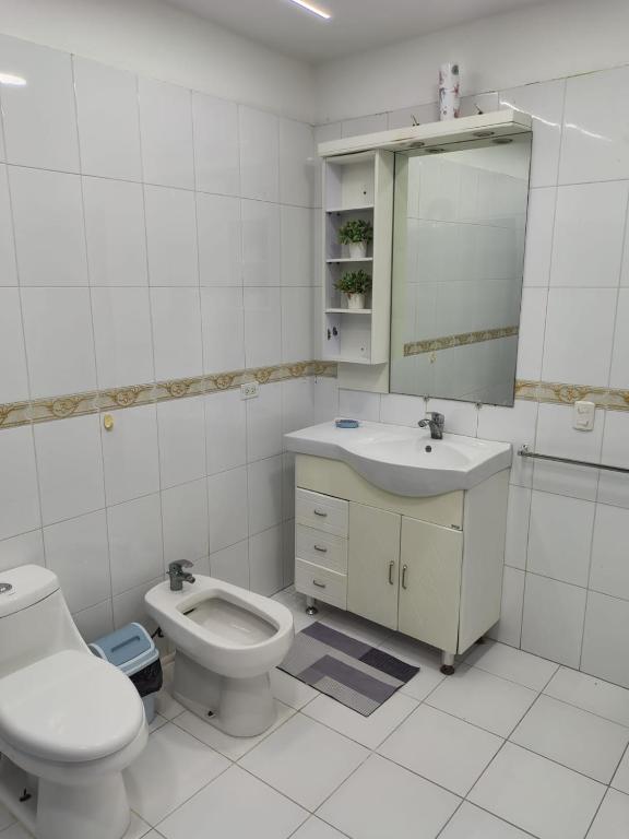 Koupelna v ubytování las flores hostal