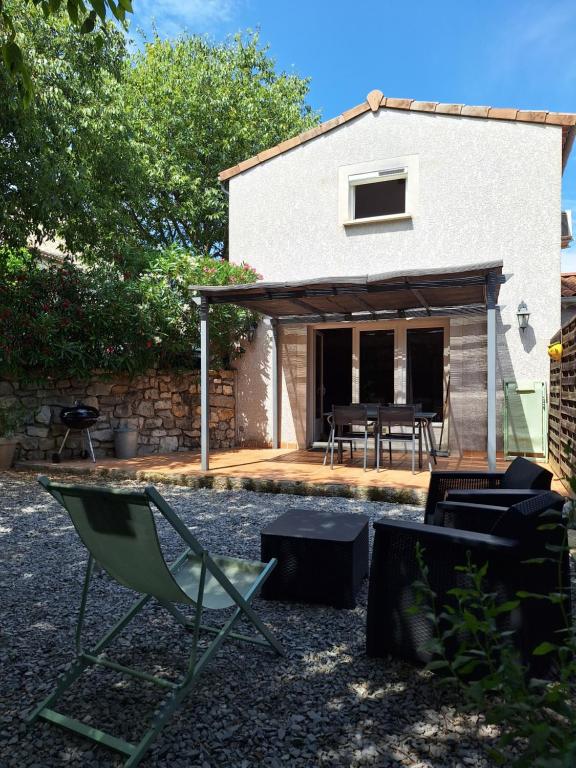 Photo de la galerie de l'établissement Gites de Bizac spot baignade Labeaume 10 mn à pieds, à Ruoms