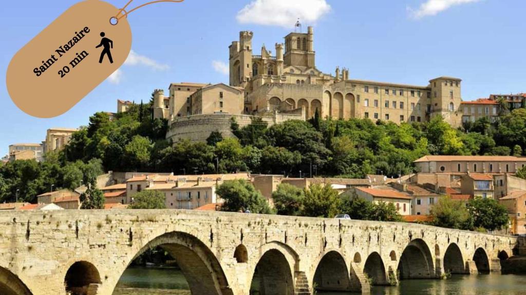 ベジエにあるLe Petit Provençalの川橋