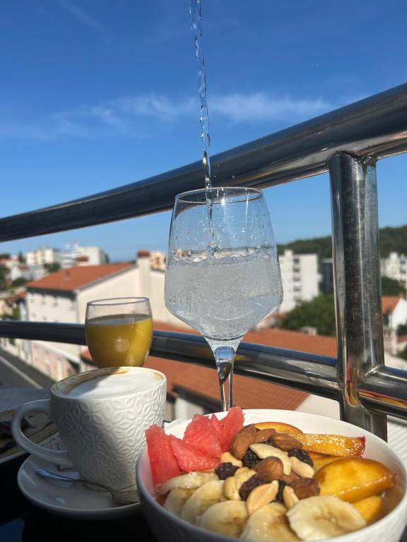 Jídlo v hotelu nebo okolí