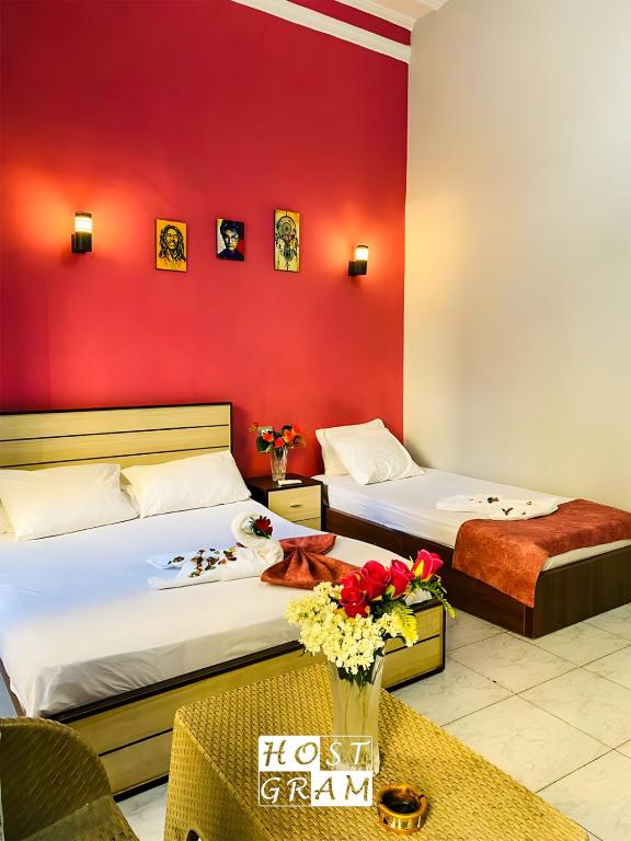 Postel nebo postele na pokoji v ubytování Hostgram Hotel in cairo