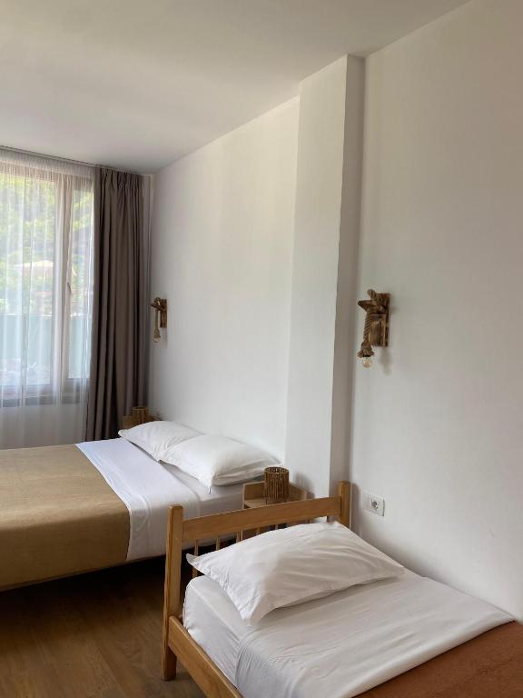 Postel nebo postele na pokoji v ubytování Hotel Vellezrit Guri