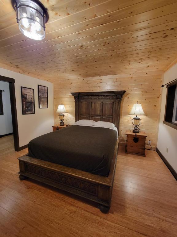 Postel nebo postele na pokoji v ubytování Crescent motel
