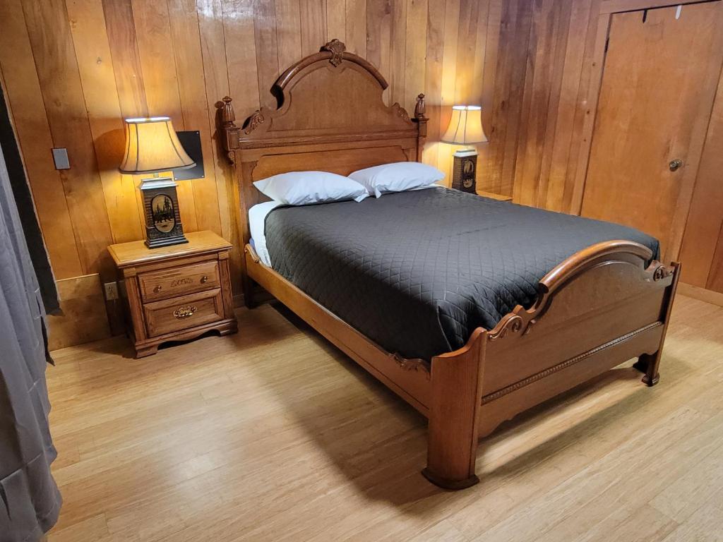 Postel nebo postele na pokoji v ubytování Crescent motel