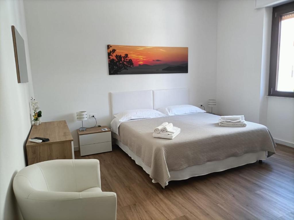 A bed or beds in a room at Passi Alterni Apartments