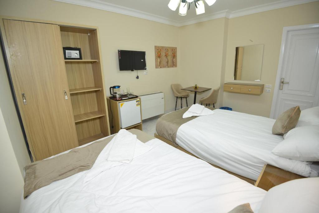 Postel nebo postele na pokoji v ubytování Nile Diamond Suites