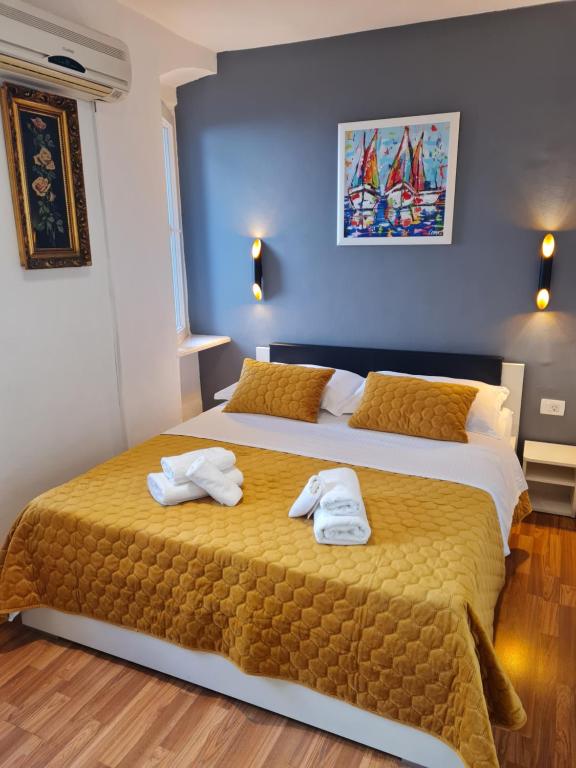 Postel nebo postele na pokoji v ubytování INCHY ACCOMMODATION - in the center of Diocletian's Palace