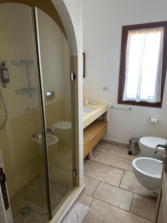 Koupelna v ubytování The Square Rooms and Suites